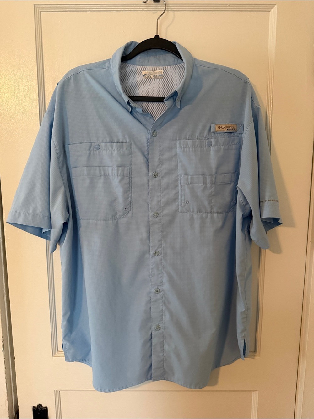 Columbia Men’s Light Blue Short-Sleeve Button-Up Fishing Shirt